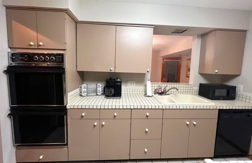 Sandusky House | Multi-level Large Home-minutes from Cedar Point!