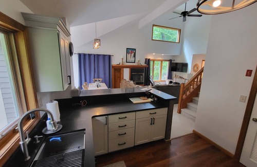 Lincoln House | Multi-level, open concept, AC, wooded view, deck, swim club. F1602 by LRS