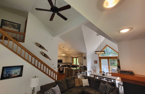 Lincoln House | Multi-level, open concept, AC, wooded view, deck, swim club. F1602 by LRS