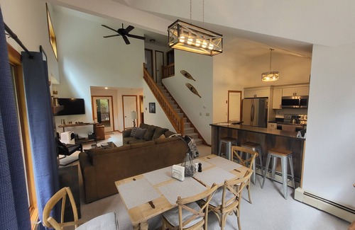 Lincoln House | Multi-level, open concept, AC, wooded view, deck, swim club. F1602 by LRS