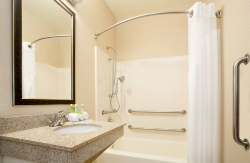 Muncie Hotel | Muncie Place Hotel & Suites