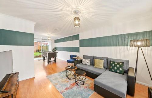 Swindon House | Mundy Avenue, Long Stay Disc, Parking, Wifi