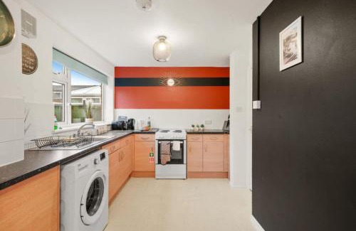 Swindon House | Mundy Avenue, Long Stay Disc, Parking, Wifi