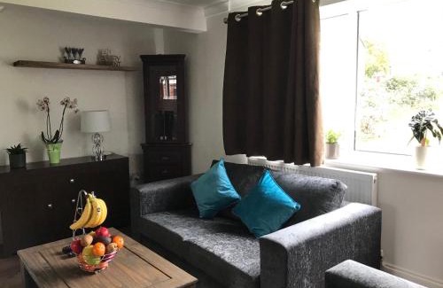 Swindon House | Mundy House