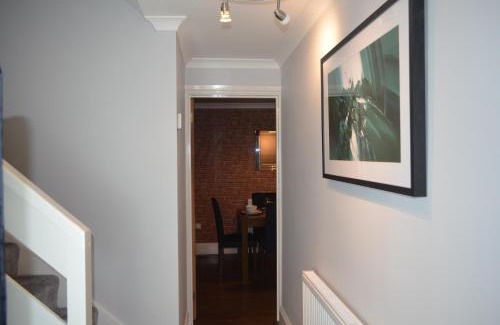 Swindon House | Mundy House