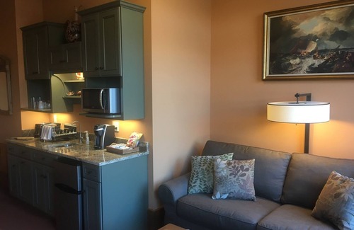 Geneva Apartment | Munger Lofts Boutique 2nd Floor w/Half Kitchen