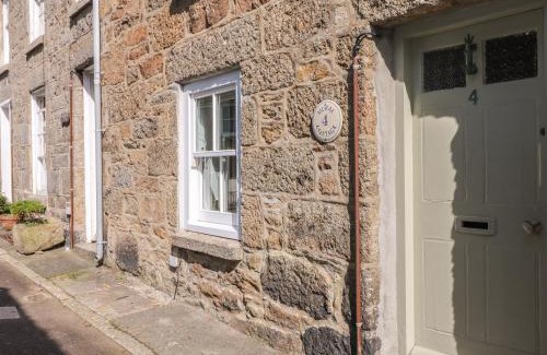 Mousehole House | Mural Cottage