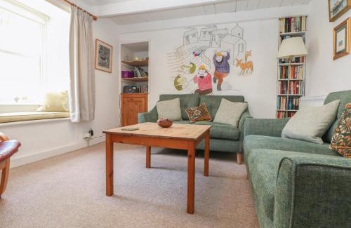 Mousehole House | Mural Cottage