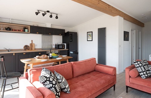 Dwyran Cottage | MURMUR Y COED, pet friendly, character holiday cottage in Newborough
