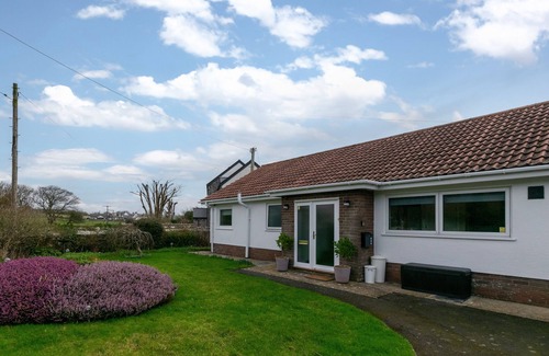 Port-Eynon House | Murmur Y Llanw - Two Bedroom House, Sleeps 5