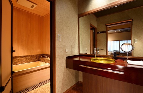 Karasuma Hotel | Muromachi Yutone Kyokoyado