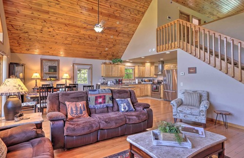 Murphy Cabin | Murphy Chalet w/ Fire Pit & Stunning Mountain View