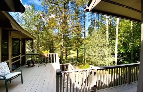 Unaka House | Murphy Mountain House - Creeks, Firepits & High Speed Internet!