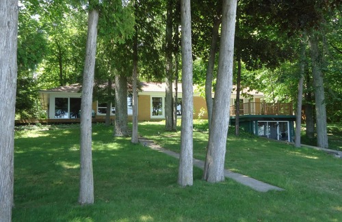 Glen Arbor House | Murphy's Glen- Big Glen Lake Waterfront