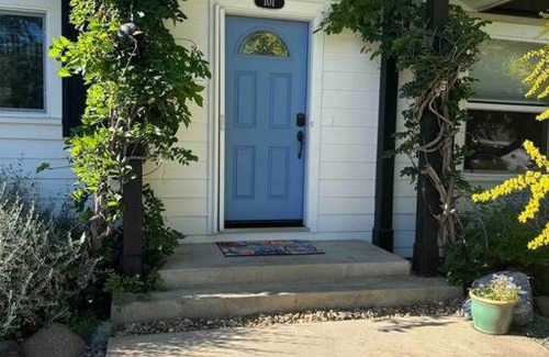 Murphys House | Murphys Nest Walk to Downtown