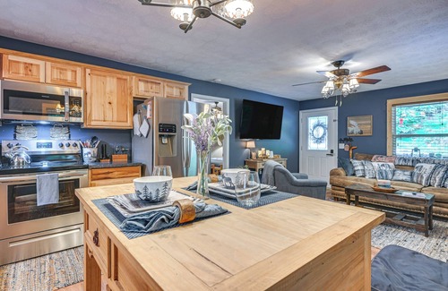 Almo Cabin | Murray Cabin w/Hot Tub: Walk to Kentucky Lake!