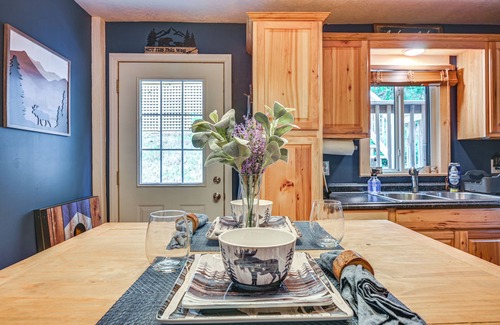 Almo Cabin | Murray Cabin w/Hot Tub: Walk to Kentucky Lake!