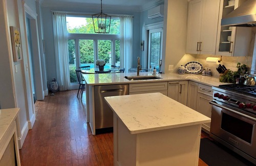 Murray Hill House | Murray Hill beauty with short walk to Main Street
