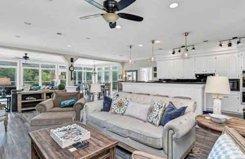 Leesville House | Murray Shores Getaway w/Kayaks + Sea-Doo for Rent