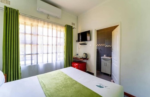 Victoria Falls Cabin | Murugare Lodge