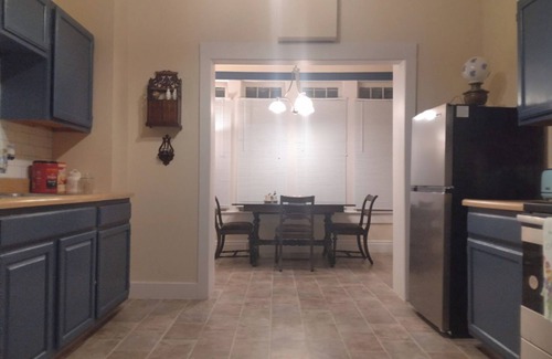 St. Joseph Apartment | Musem hilltop Place city views 6 sleeps Pet-friendly Friendly