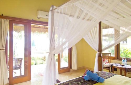 Mushroom Bay Hotel | Mushroom Beach Bungalows