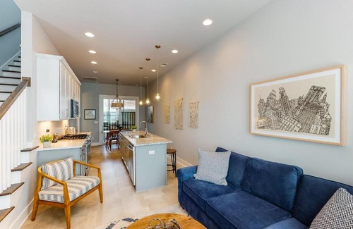 Hadley - Washington House | Music Chic & Retro Heights