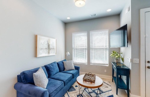 Hadley - Washington House | Music Chic & Retro Heights