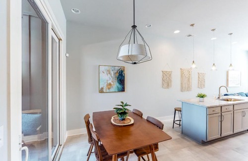 Hadley - Washington House | Music Chic & Retro Heights