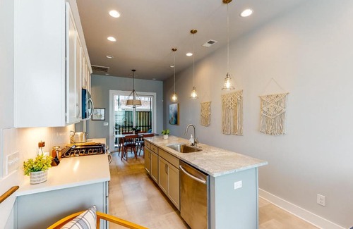 Hadley - Washington House | Music Chic & Retro Heights