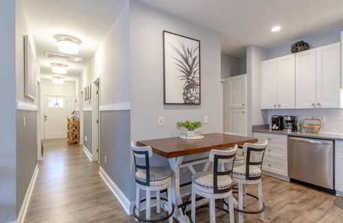 Woodbine House | Music City Charmer - Tons of Beds- 30 Day Minimum