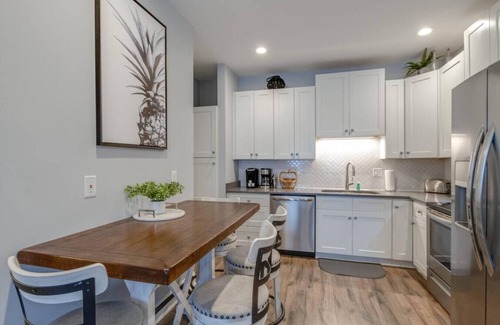 Woodbine House | Music City Charmer - Tons of Beds- 30 Day Minimum
