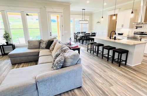 Lebanon House | Music City New 3000sq' Home in a quiet neighborhood.