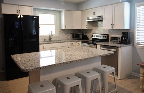 Tranquil Harbour Cottage | MUSIC FESTIVAL SPECIAL SEPT 5- 2 nights. Includes Golf cart & beach pkg permit.