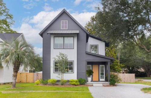 Mount Pleasant House | MUSIC MANOR 3-King Beds w Pool mins to Beach&DT
