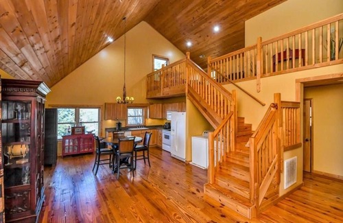 Boomer Cabin | Music Mountain Cabin with Stunning Views Creative Vibes