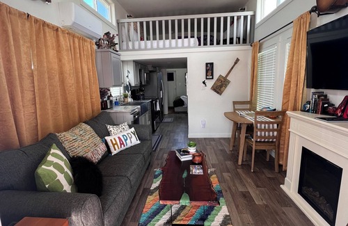 Fredericksburg Cottage | Music Row - 080