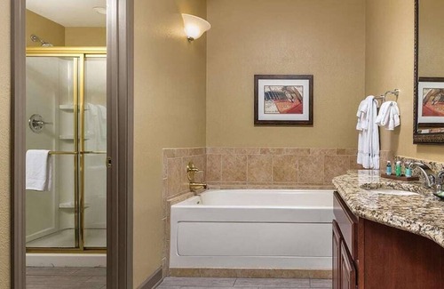 Pennington Bend Resort | Musical City! Wyndham Nashville 1 Bedroom Deluxe