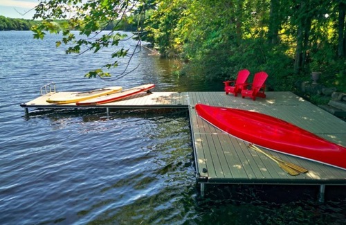 Bala Cottage | Muskoka Autumn Escape Campfire, Games, Netflix