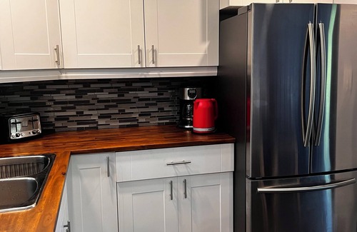 Bala Cottage | Muskoka lakefront,private sand beach ,cosy-family cottage