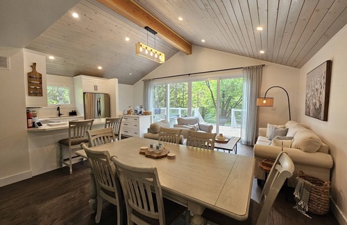 Bracebridge Cottage | Muskoka River Retreat - Where Nature Meets Elevated Comfort