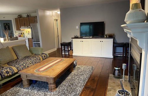 Bracebridge Cottage | Muskoka Waterfront 2 Hours from Toronto, Welcome to Mika's cottage