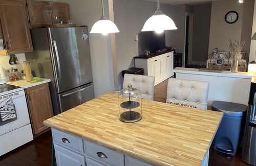 Bracebridge Cottage | Muskoka Waterfront 2 Hours from Toronto, Welcome to Mika's cottage
