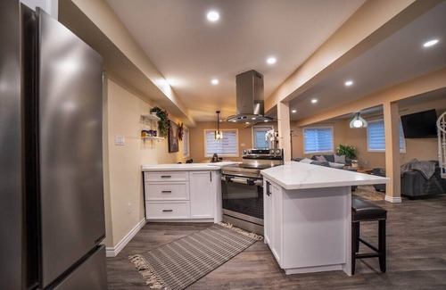 Bala Cottage | Muskoka Waterfront Cottage - Moon River with HOT TUB