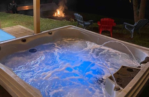 Bala Cottage | Muskoka Waterfront Cottage - Moon River with HOT TUB