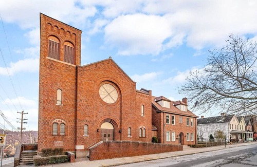 Duquesne House | MUST SEE! Pittsburgh Mansion: 10 Bedrooms, 20 Beds