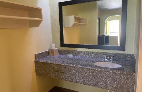 Jackson Hotel | Mustang inn