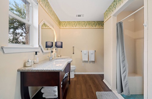Marble Falls House | Mustang Retreat B