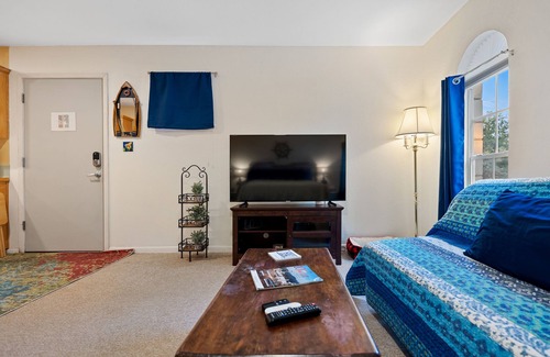 Marble Falls House | Mustang Retreat B
