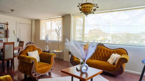 Huayna-Capac Apartment | Mustard Apartment -Centrally located in Cuenca